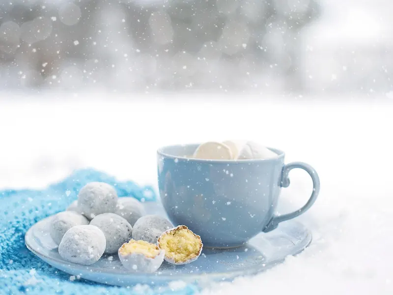 A hot chocolate and marshmallow set