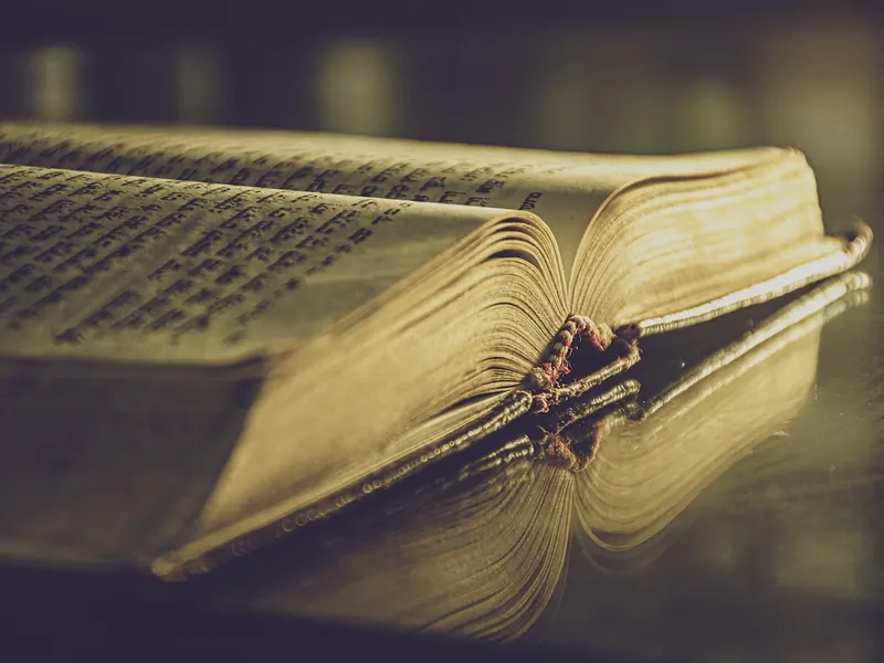 A reading light and bookmark set