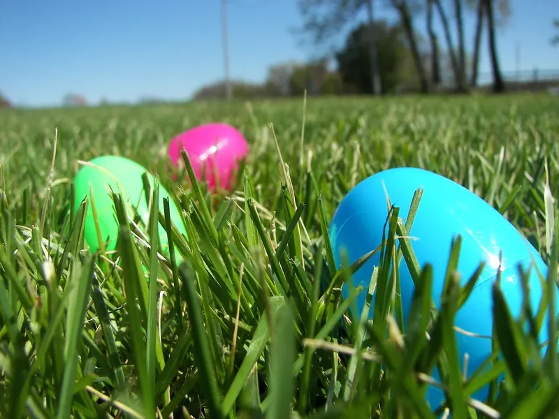 A reusable egg hunt kit