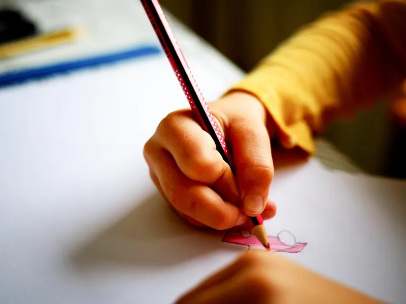 A scratch art kit for children