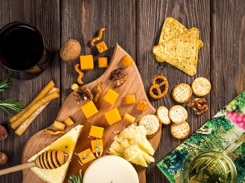 A cheese and chutney hamper