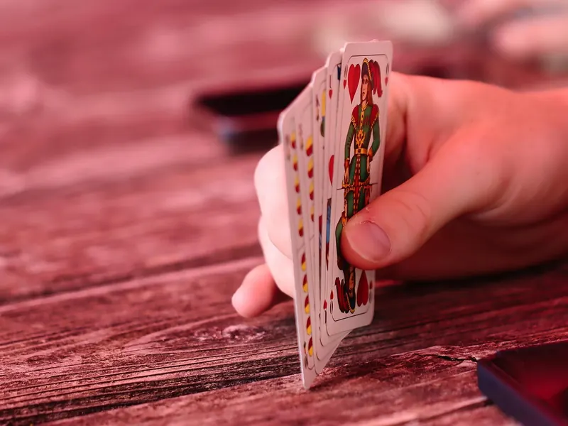 A card game for the whole table
