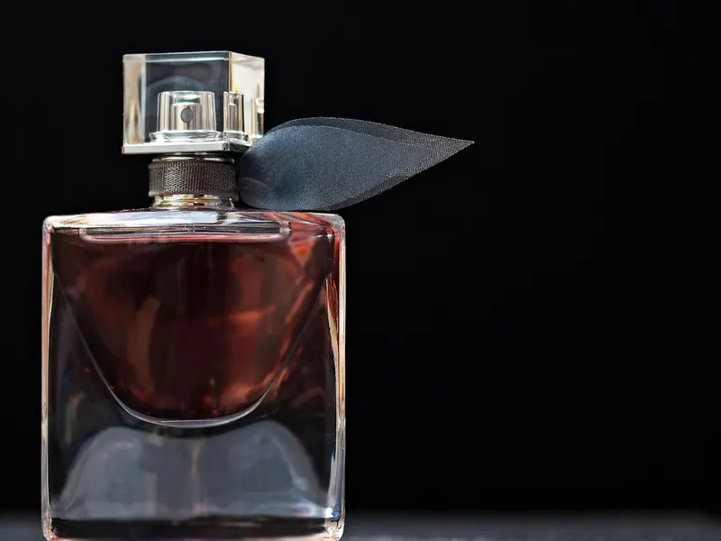 A perfume discovery set
